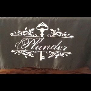 New Plunder Table Cloth with Pink Runner